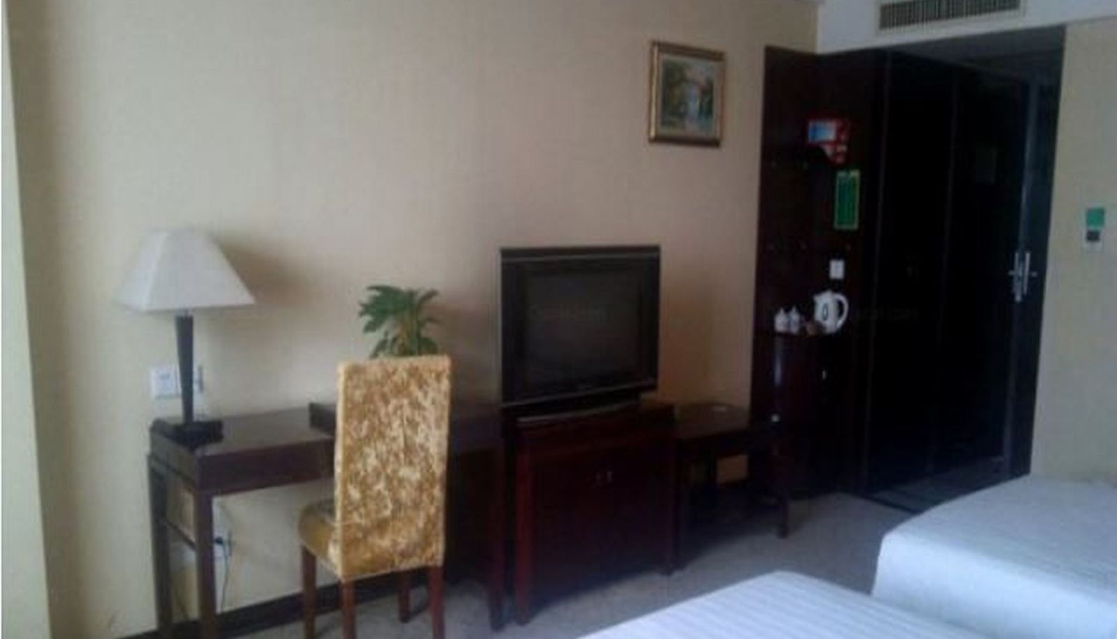Standard room (double) - Qi Yang Hua Xin Internatinal Hotel