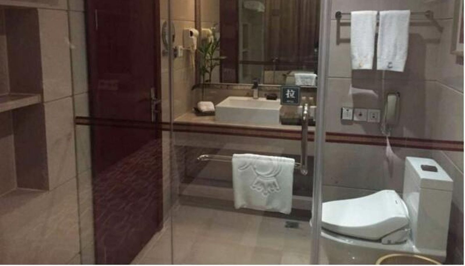 Badezimmer - Jinfeng Huangguan Hotel