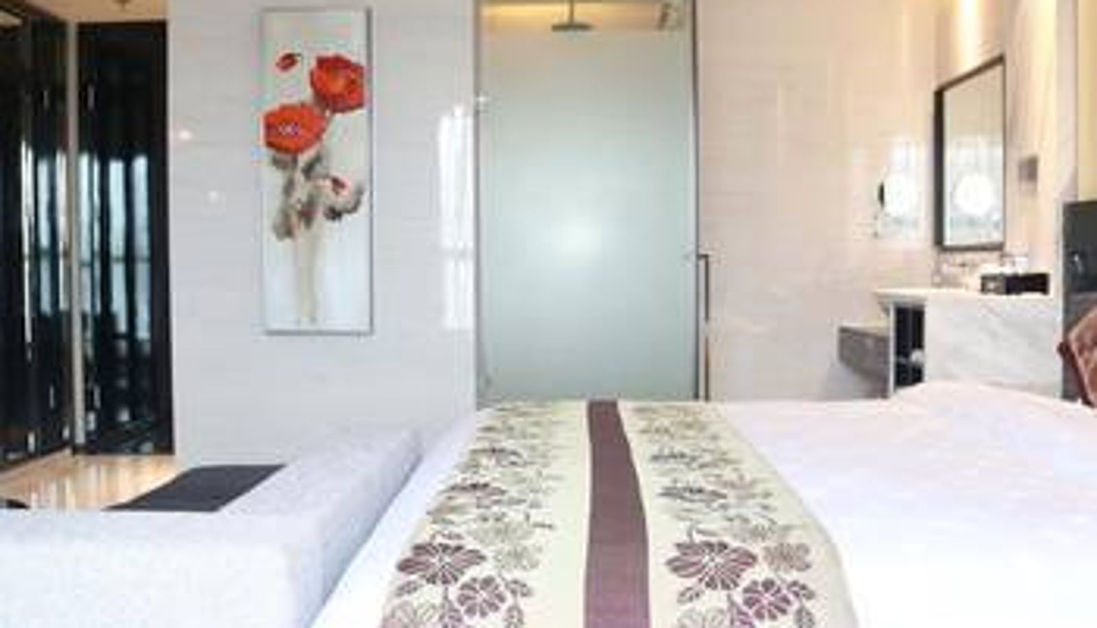 Room - Mellow Crystal Hotel