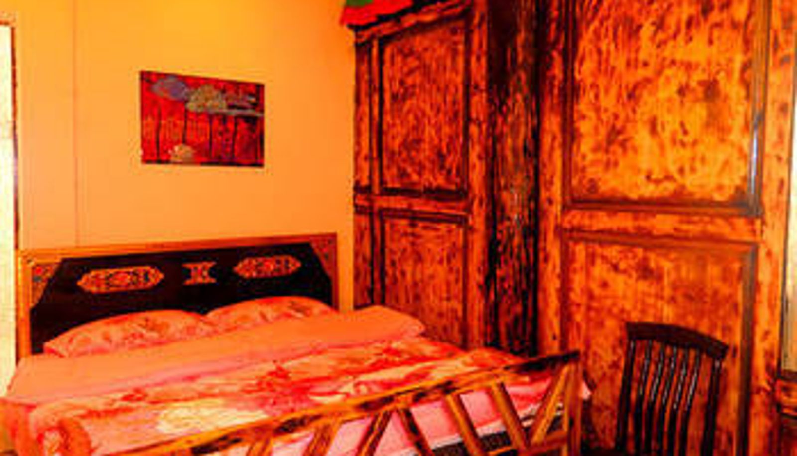Camera - Shangri La Lianhua Bieyuan Inn (Wuzhi Fanyin Store)