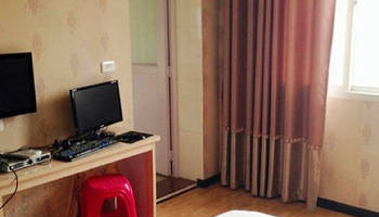 Zimmer - Yalong Bay Hotel (Chibi High Speed Rail Station Store)