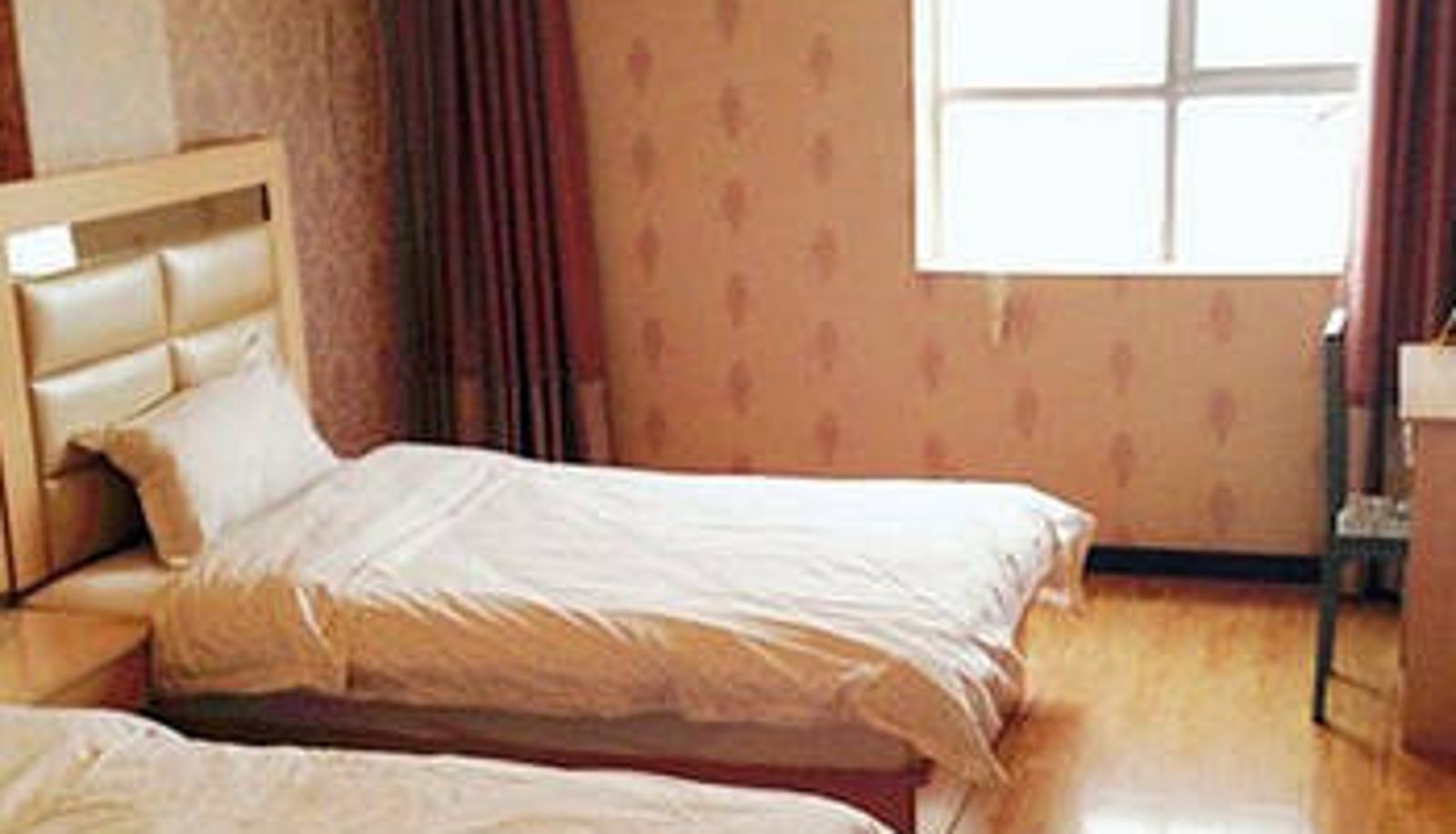 Zimmer - Yalong Bay Hotel (Chibi High Speed Rail Station Store)