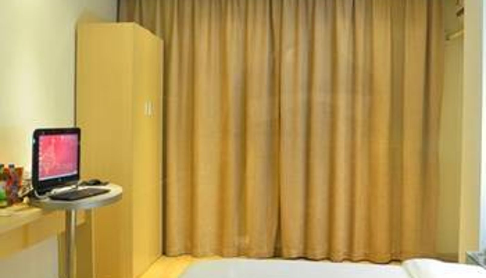 Zimmer - Red Lantern Business Hotel (Nansha Tin Subway Station Store)