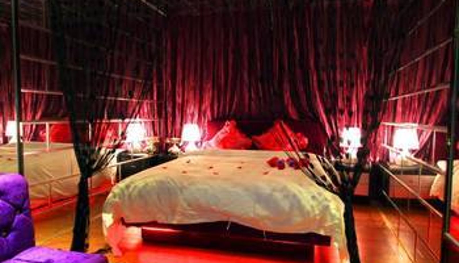 Room - Rose Theme Hotel