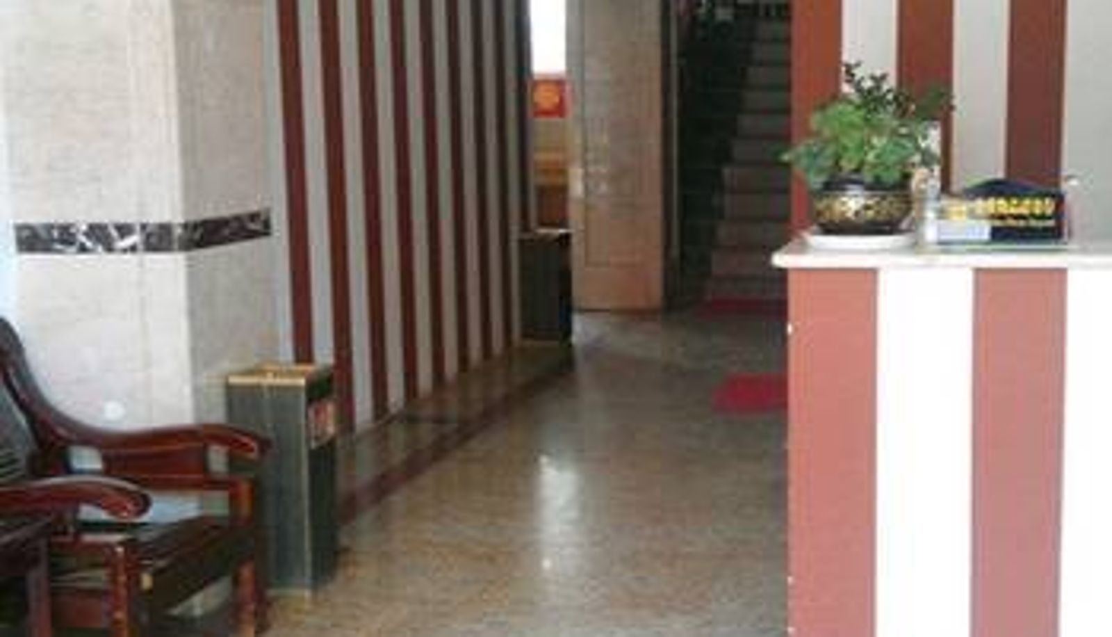 Lobby - Ruihe Hotel (Dali Weishan Road High Speed Rail Station Store)