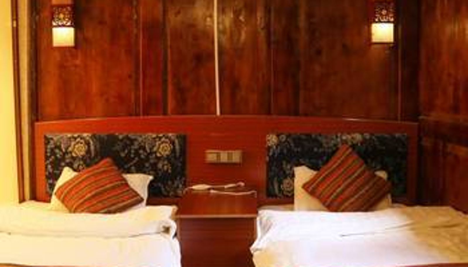 Zimmer - Shangri La Silent Inn