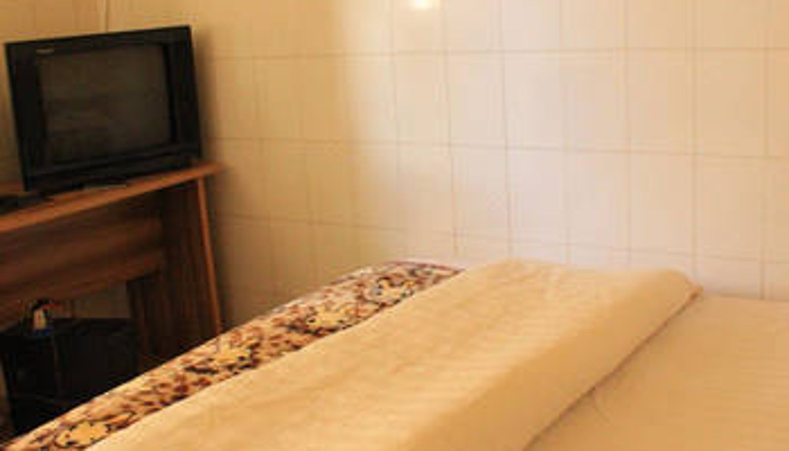 Room - Orange Hotel (Haile World Store)