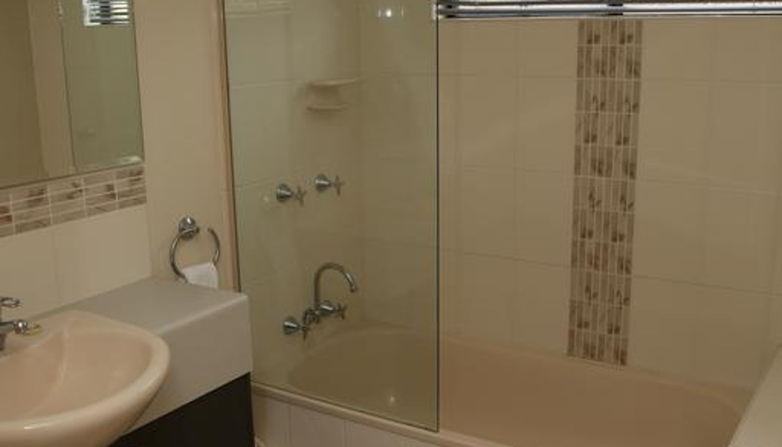 Info - Emerald Central Palms Motel