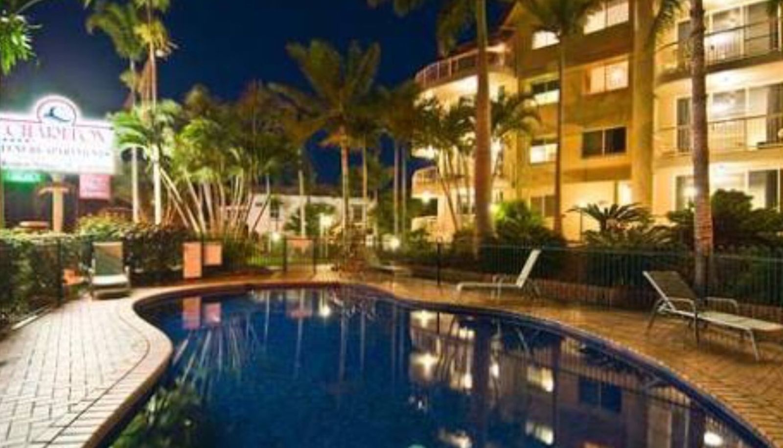 Piscine - Charlton Apartments
