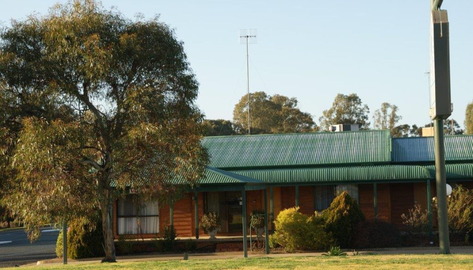 Info - Deniliquin Country Club Motor Inn