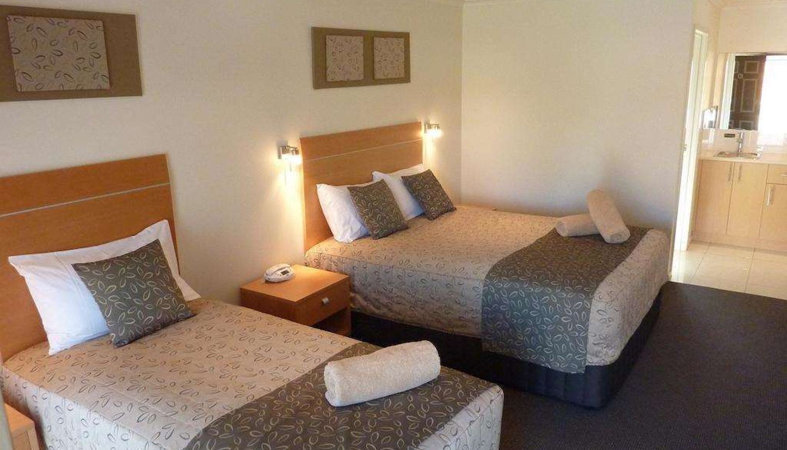 Camera - Tea House Motor Inn and Serviced Apartments