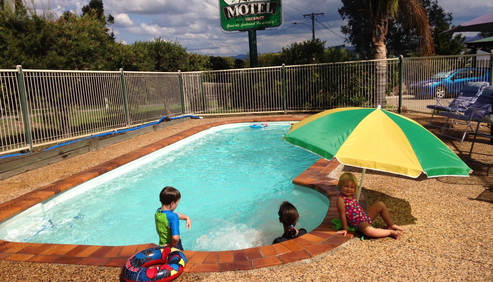Basen - Country Rose Motel