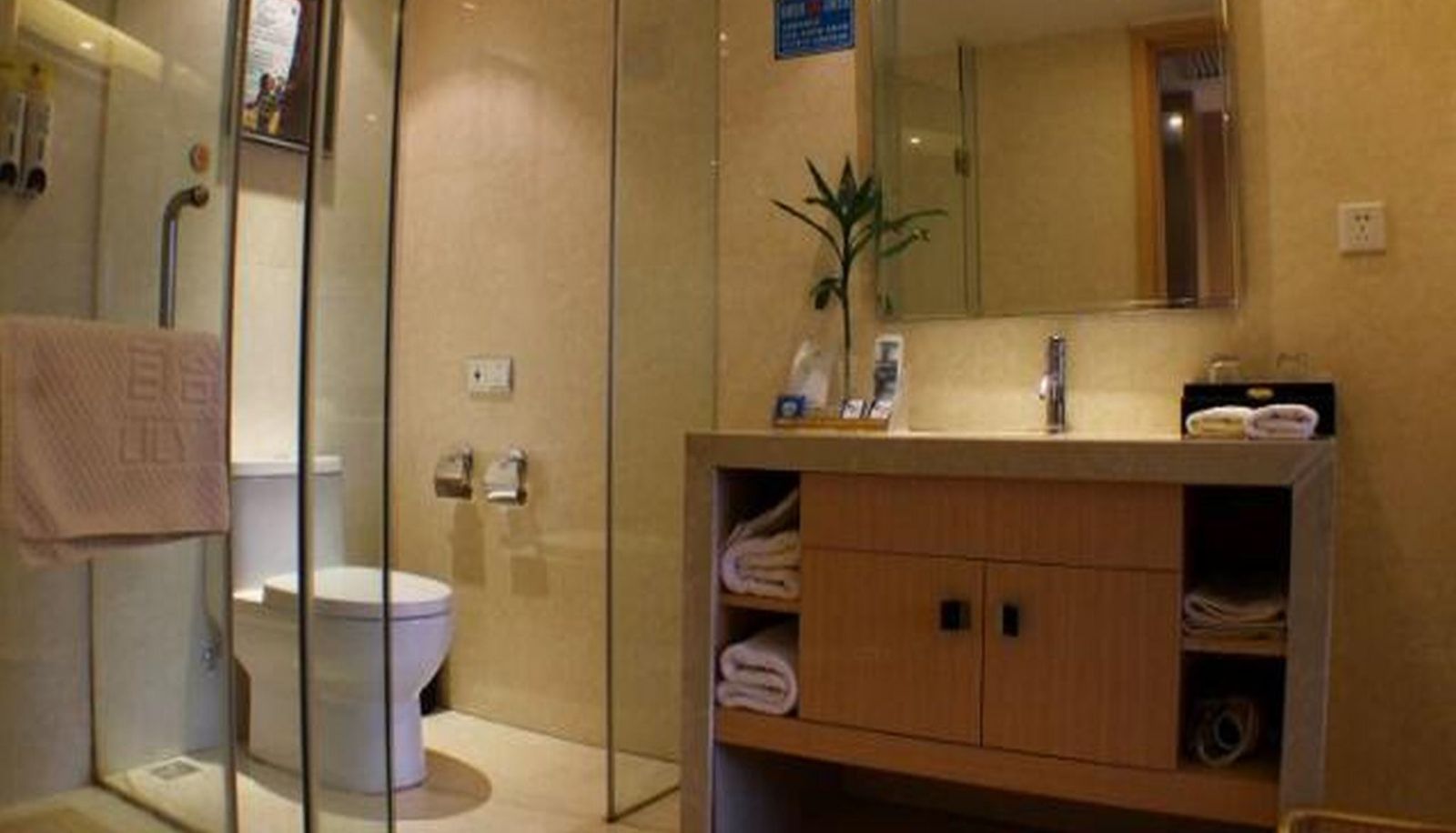 Badezimmer - Giuiyang Lily Hotel