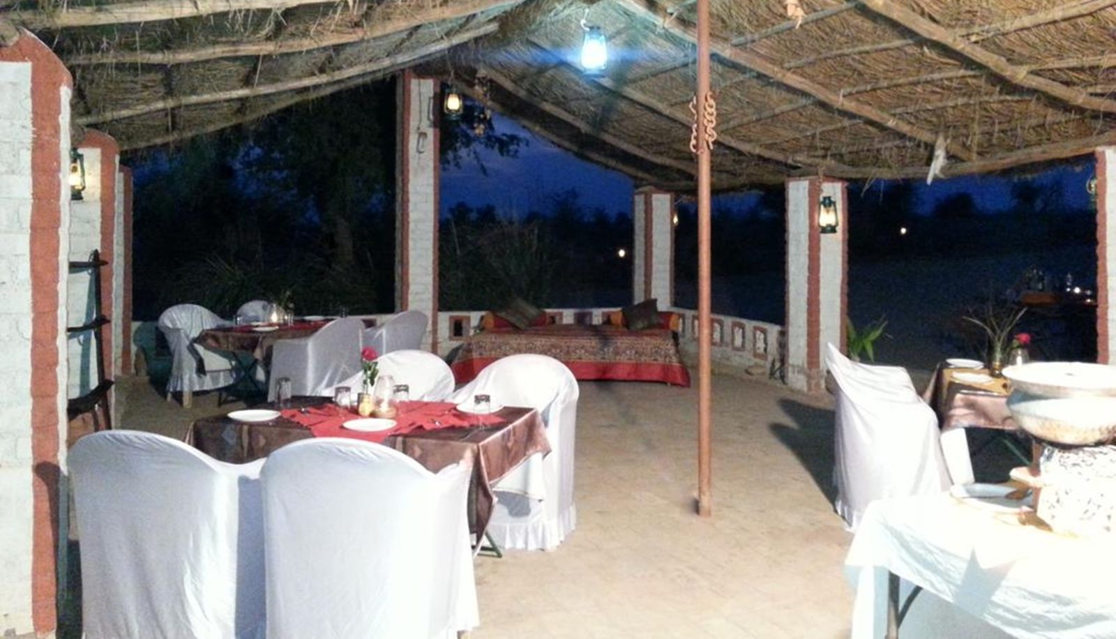 Restaurante - Umaid Safari & Desert Lodge