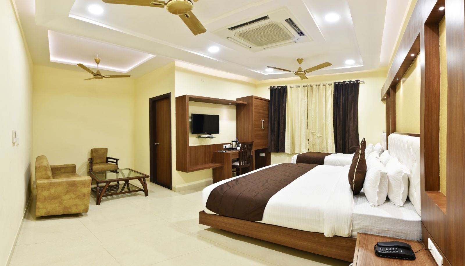 Dreibettzimmer - Hotel Amritsar International