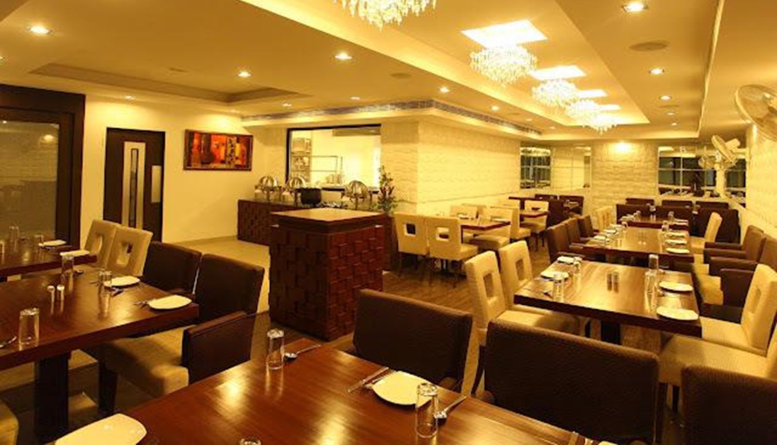 Restaurant - Hotel Surya Plaza