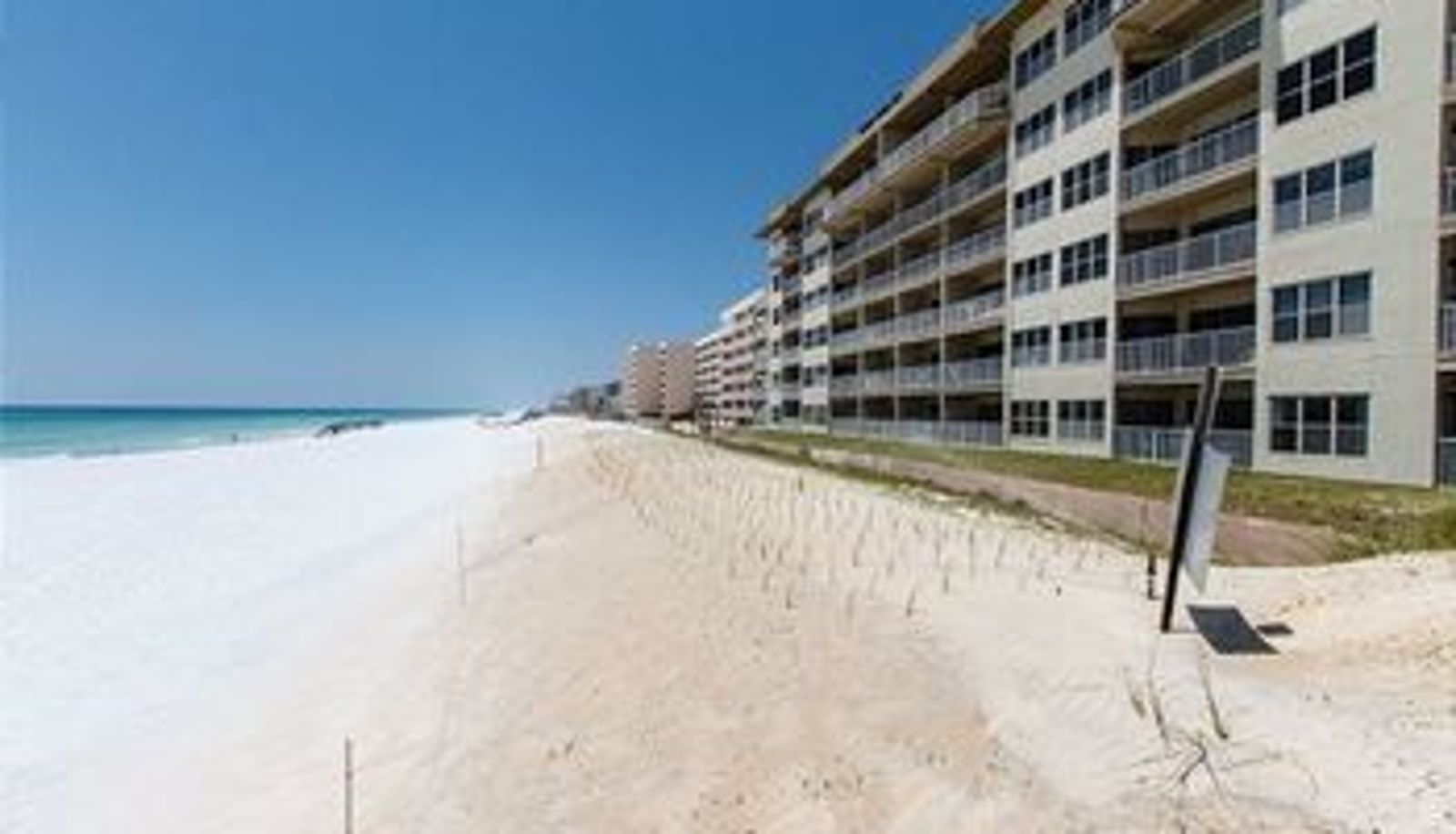 Strand - Emerald Towers West 5004 by RedAwning