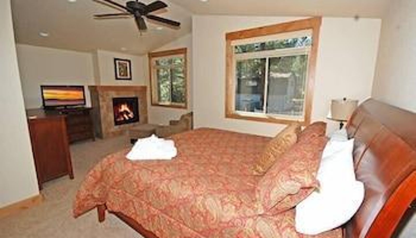 Camera standard - 2806 Springwood Drive 4 Bedroom Home by RedAwning