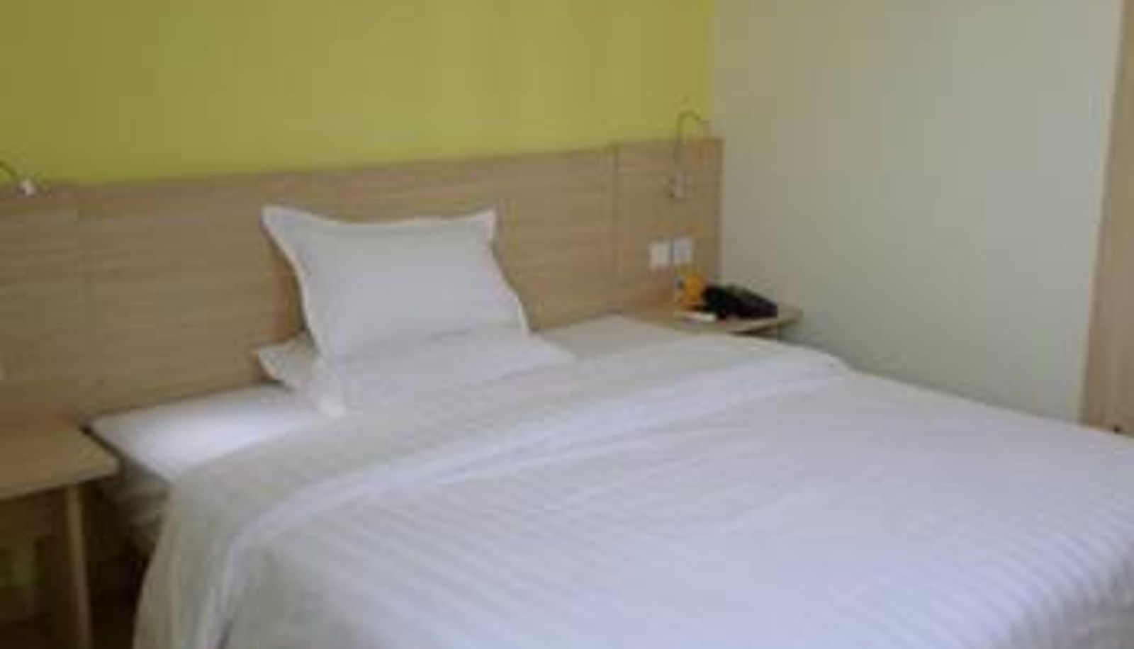 Kamer - 7 Days Hotel (Zhongshan Ancient Town Urban Rail Station Lighting Square Store)