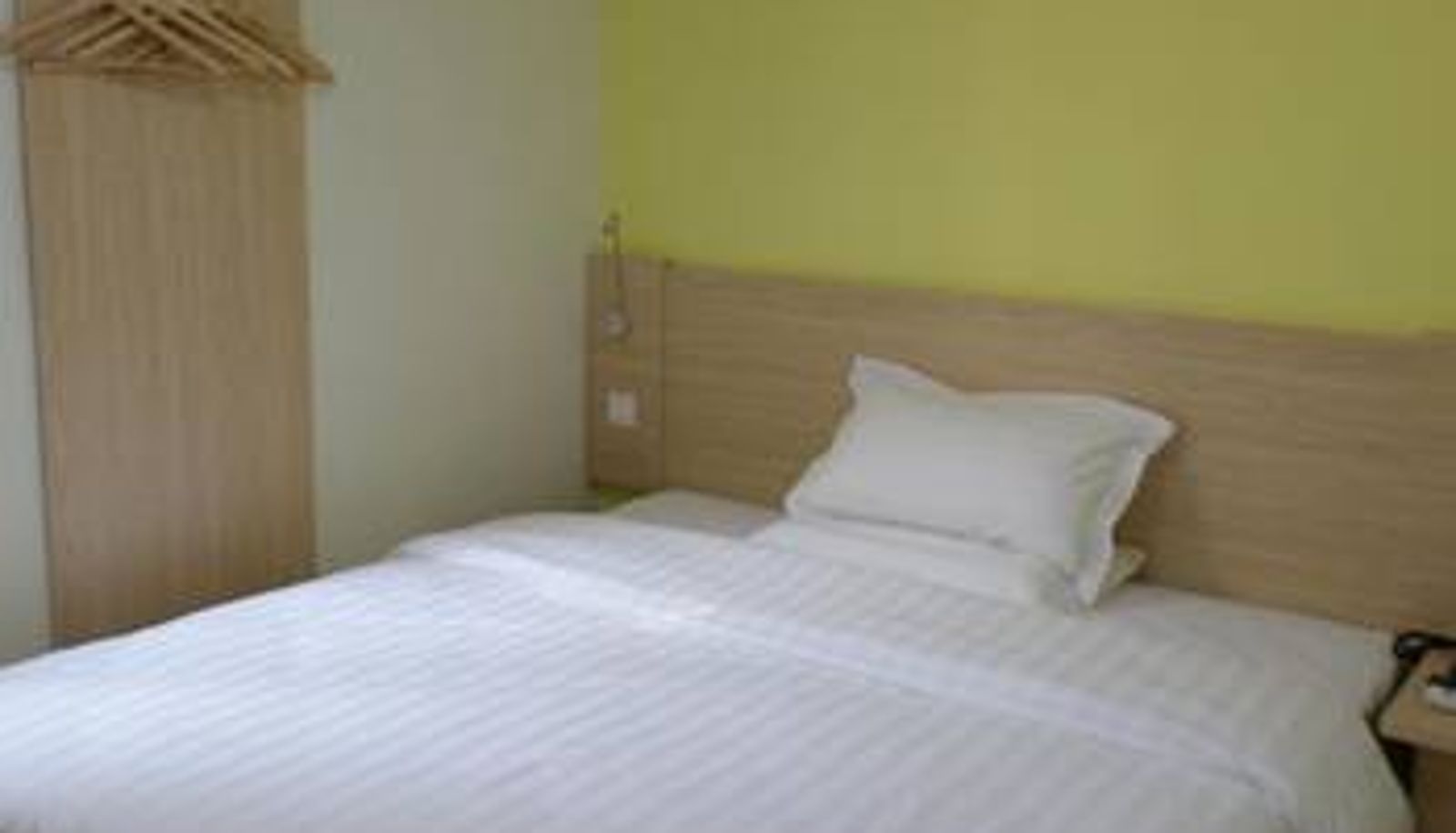 Kamer - 7 Days Hotel (Zhongshan Ancient Town Urban Rail Station Lighting Square Store)