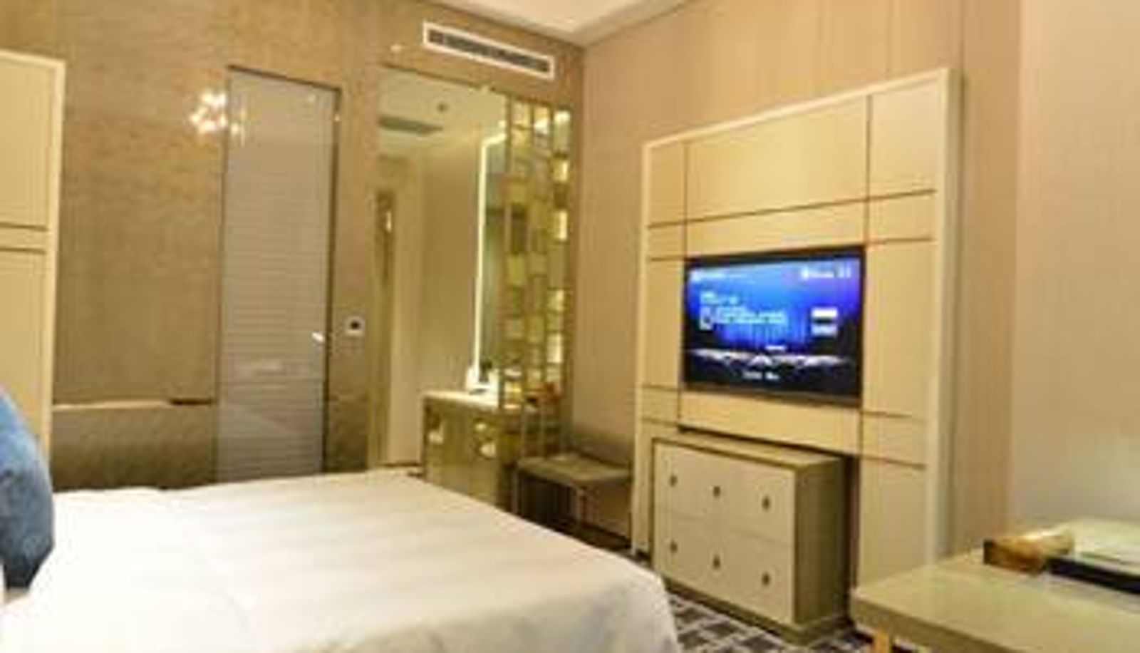 Zimmer - Waters ACME Hotel