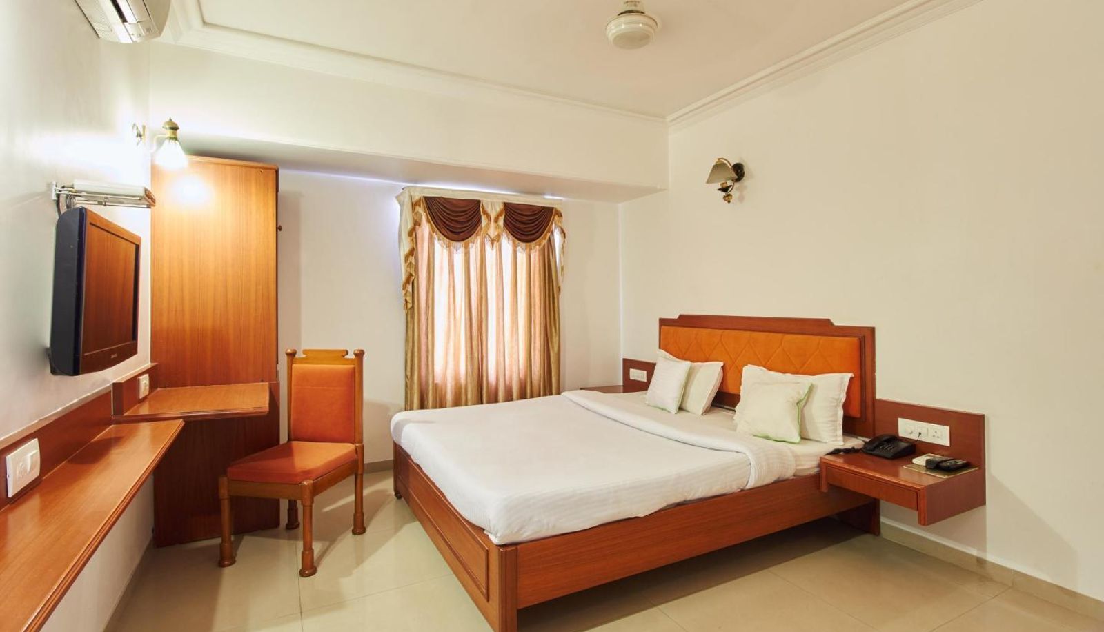 Info - Hotel Aditi