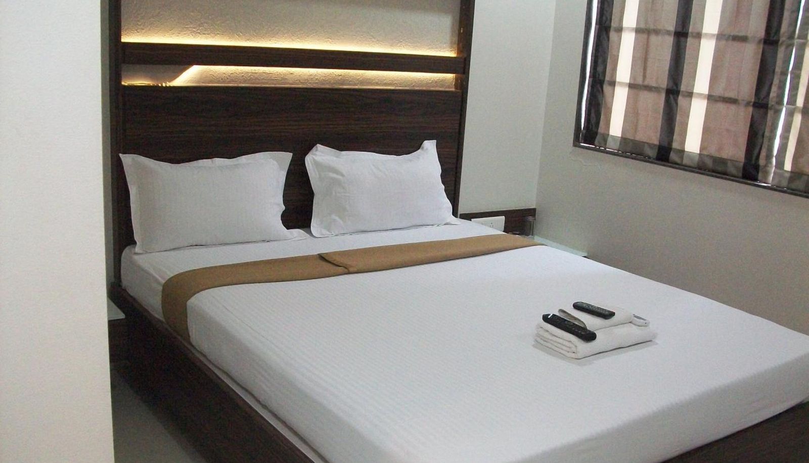 Standard room (double) - Hotel Vikrant Residency