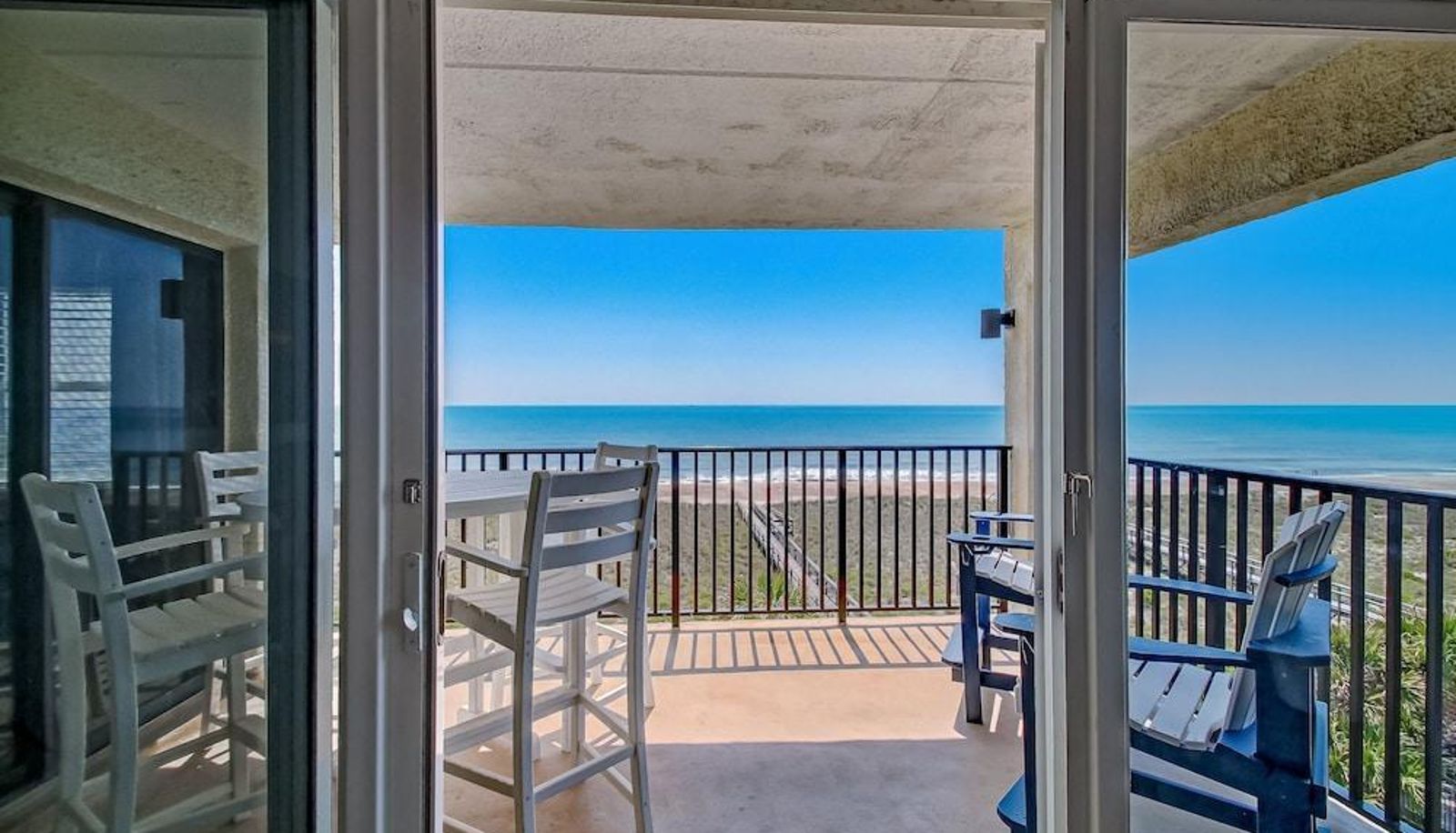 Zimmer mit Balkon - Corner unit Condo with Scenic Ocean View by RedAwning