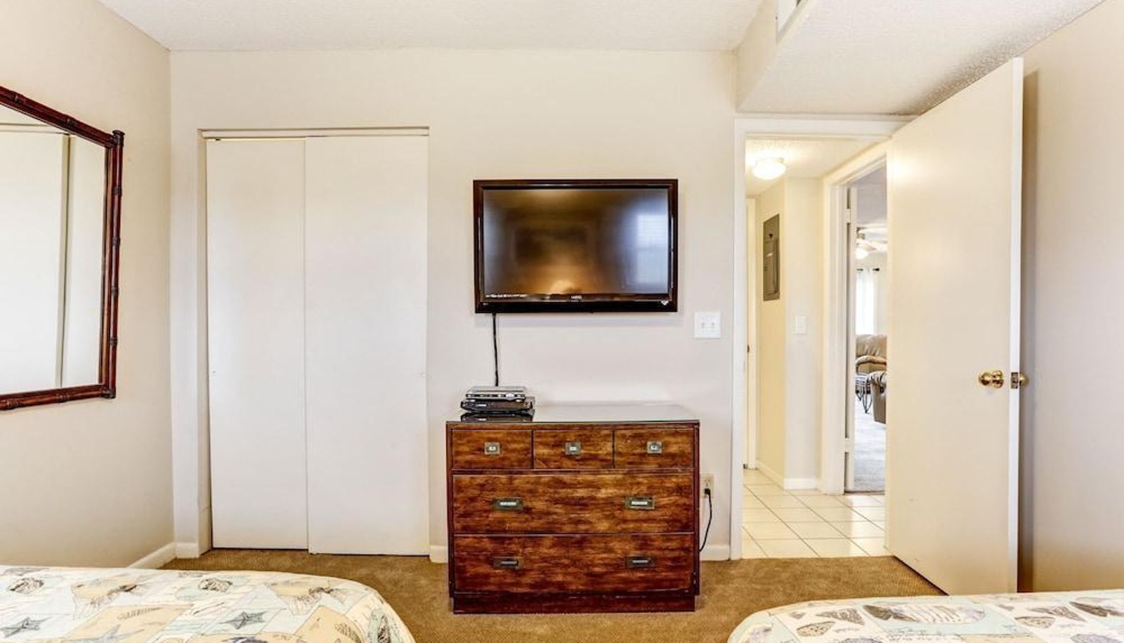 Standard room - Oceanside Pool and Short Walk to the Beach by RedAwning Modern Condo with wonderful view of the Atlantic