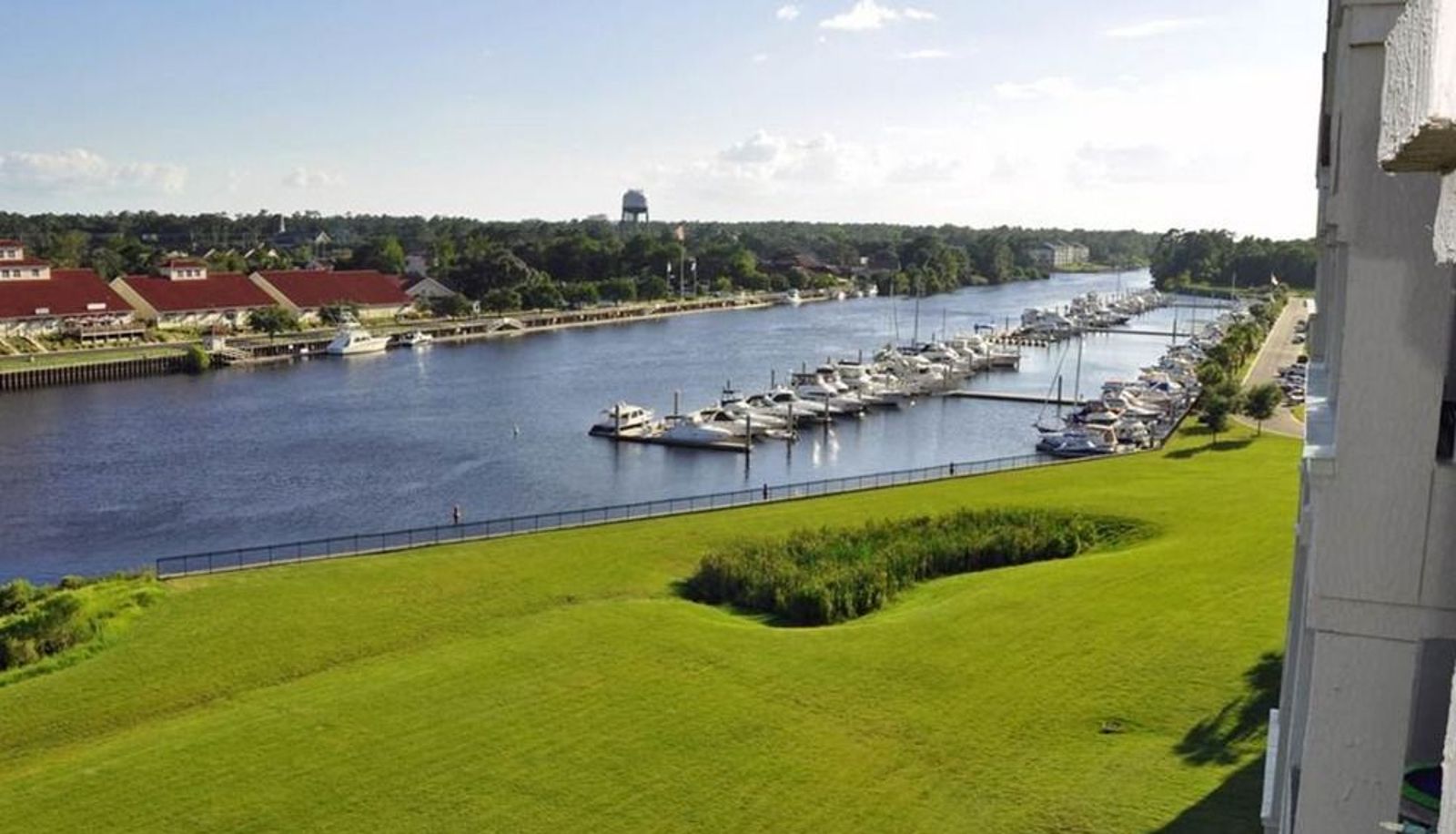 Environs - Barefoot Resort 703 3 Br condo by RedAwning