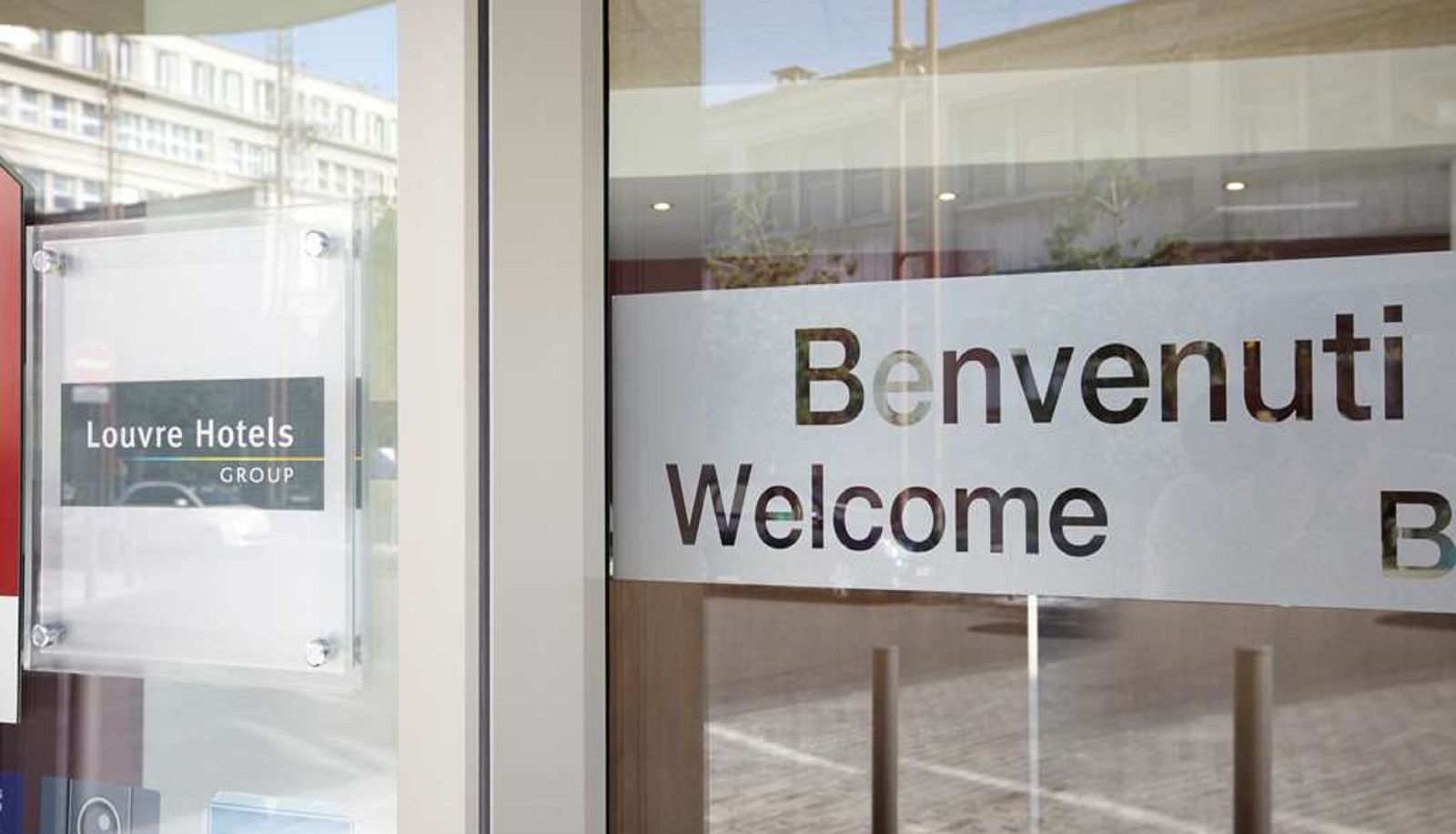 Zewnętrzna część hotelu - Campanile Paris Sud - Saclay