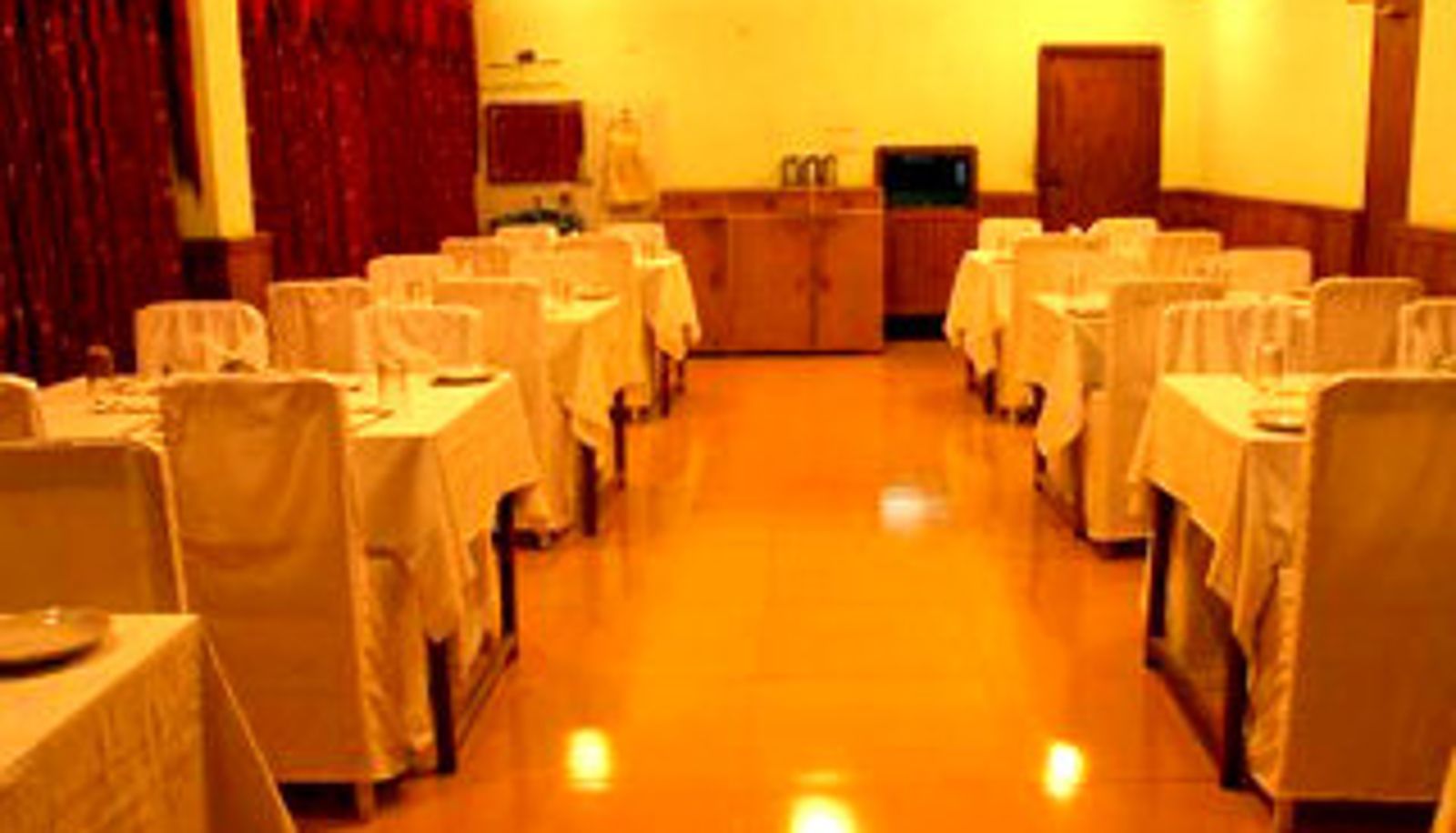 Frühstücksraum innerhalb des Restaurants - Pemaling Residency