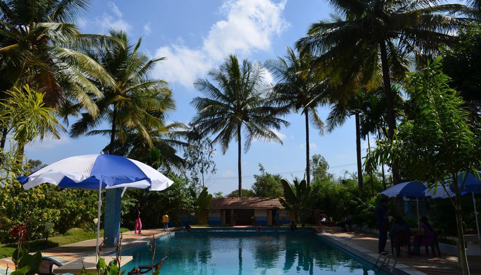 Piscina - Stay Simple Raj Gardenia