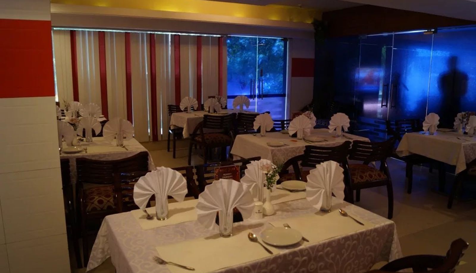 Breakfast room within the restaurant - Hotel Budhil Park