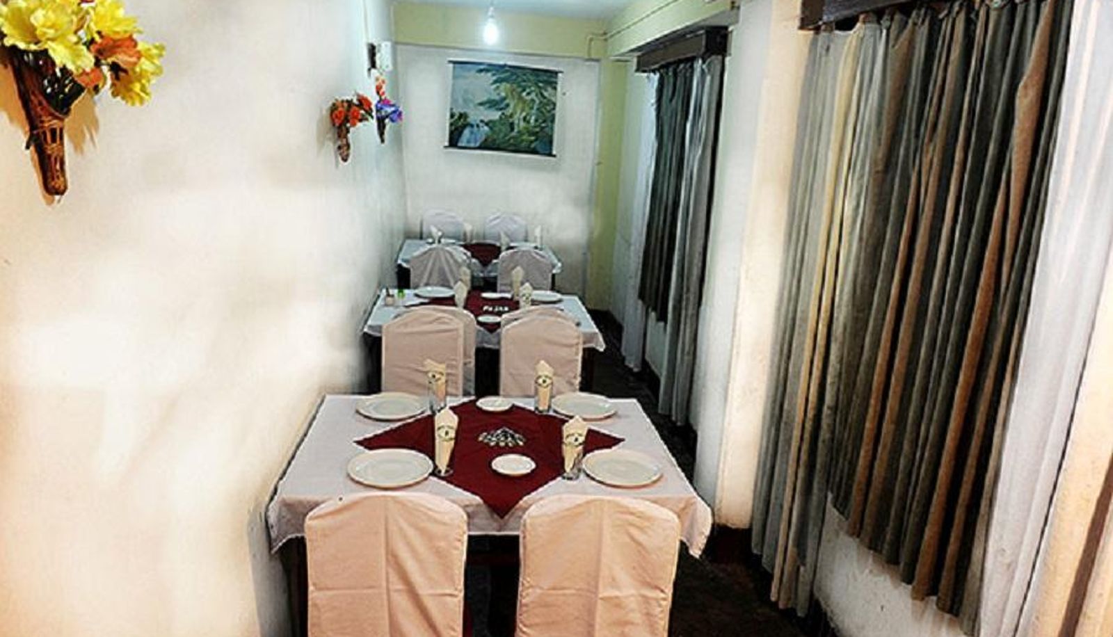 Frühstücksraum innerhalb des Restaurants - Hotel Gyatso