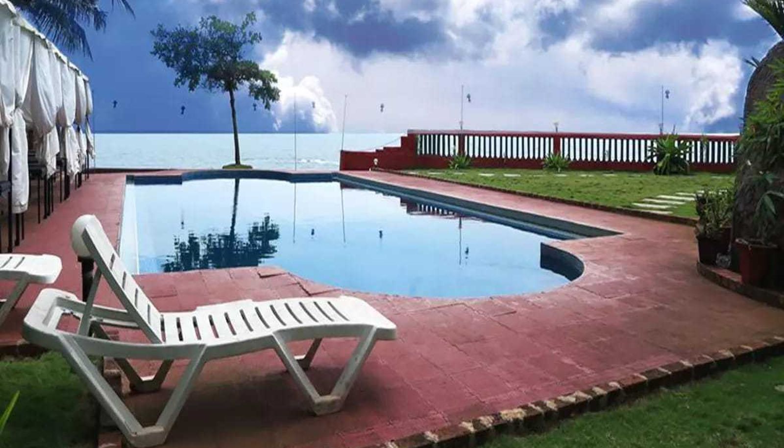 Pool - Mascot Beach Resort