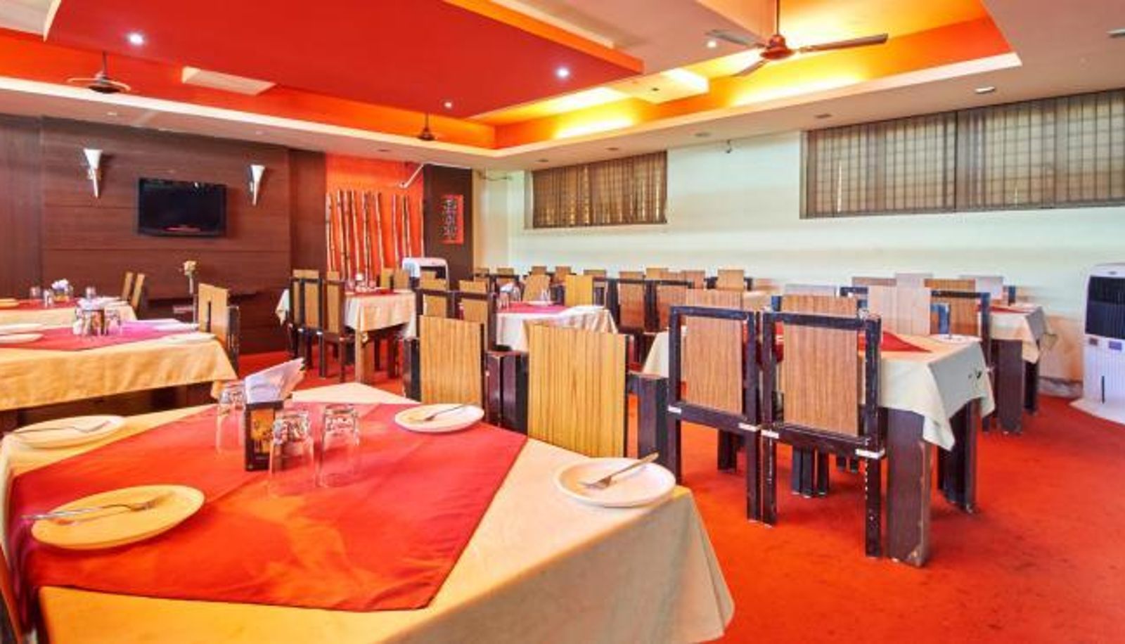 Breakfast room within the restaurant - Hotel Navaratna International