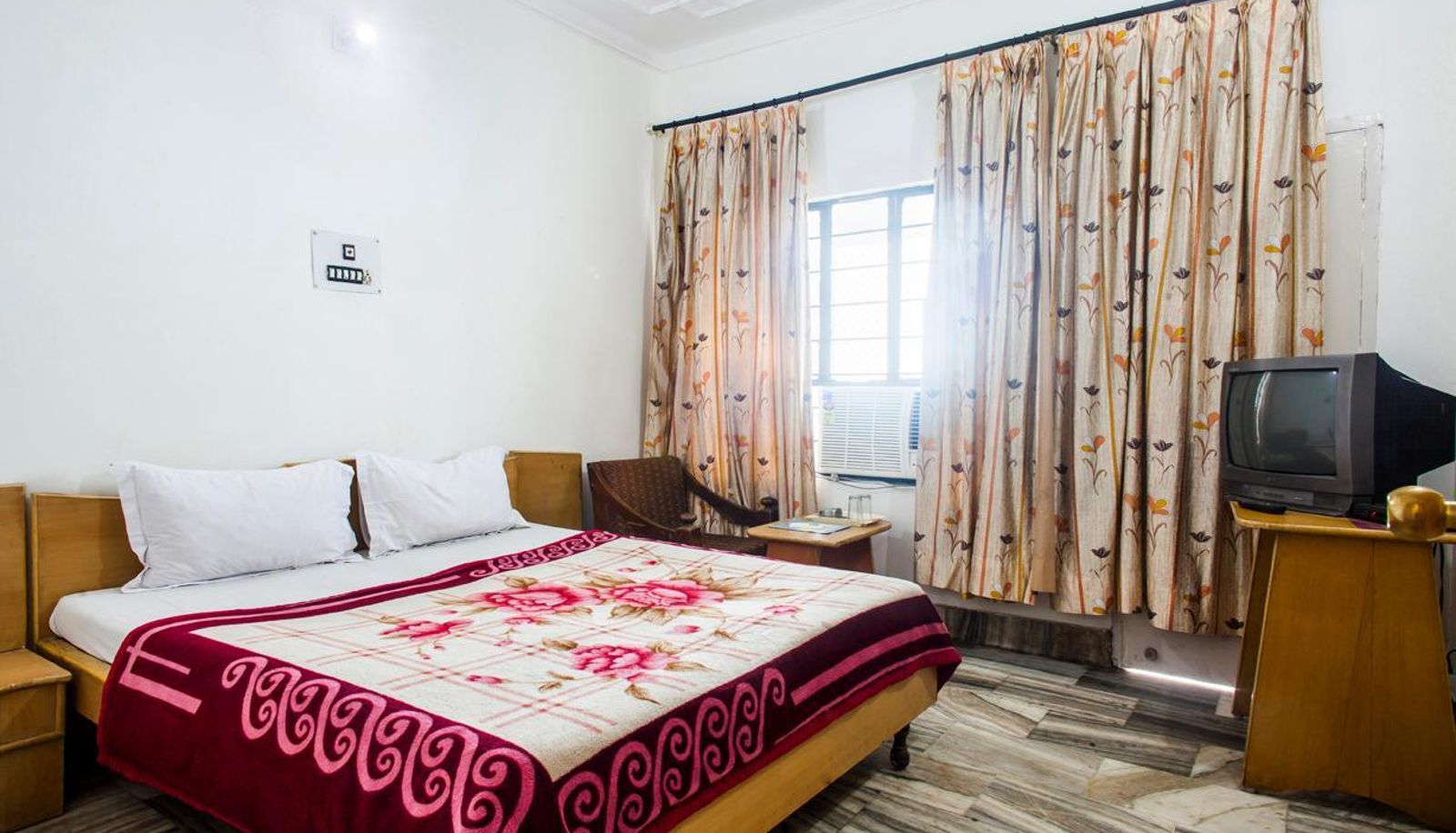 Info - HOTEL VARANASI PALACE