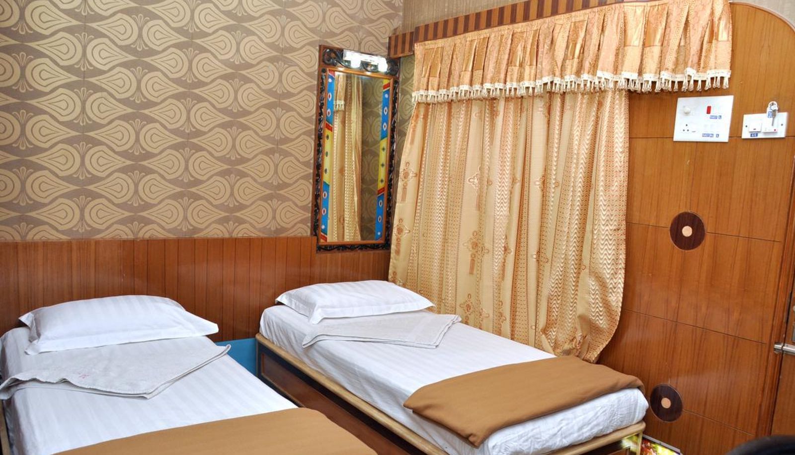 Info - Hotel Shri Swarna's Palace