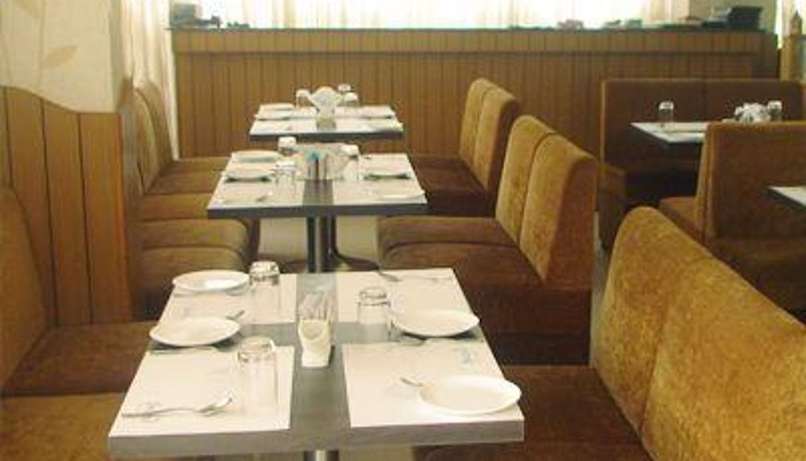 Sala śniadaniowa w restauracji - 7th Heaven