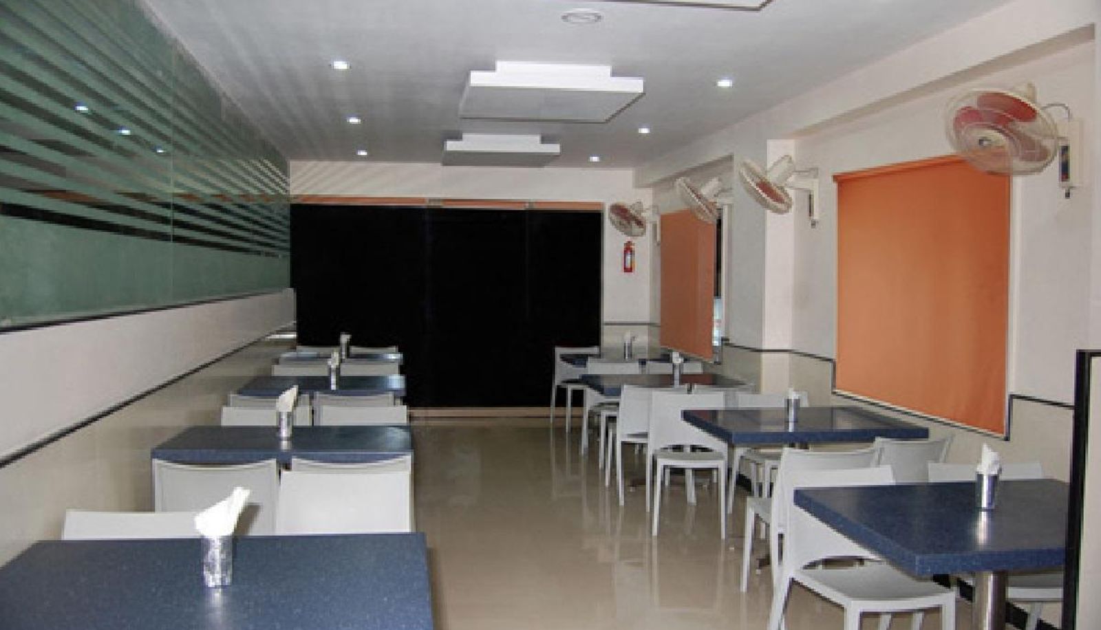 Sala prima colazione all'interno del ristorante - Balaji Grand