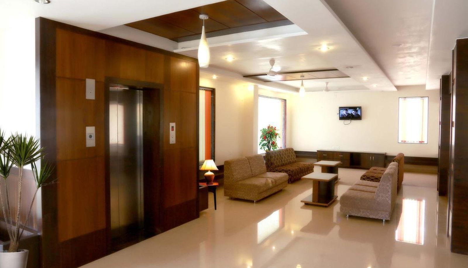 Hall - Hotel Sai Ramanand