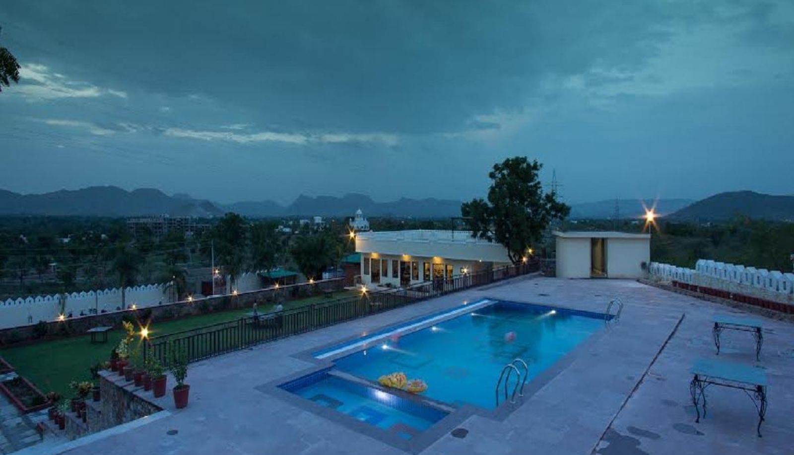 Zwembad - Hill Garden Retreat
