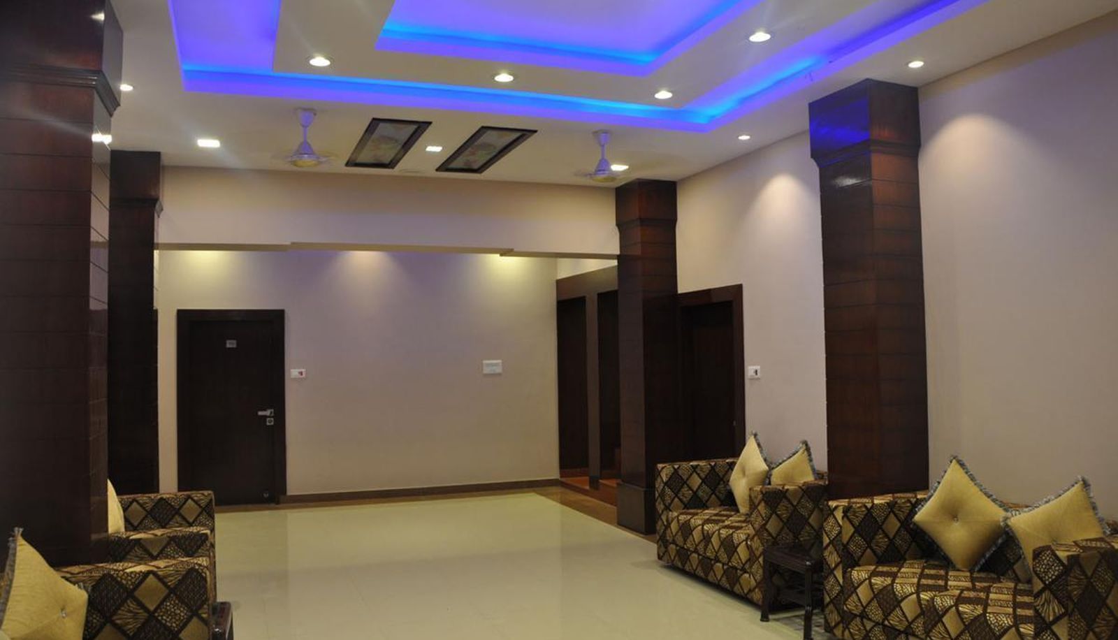 Información - HOTEL KRISHNA JI