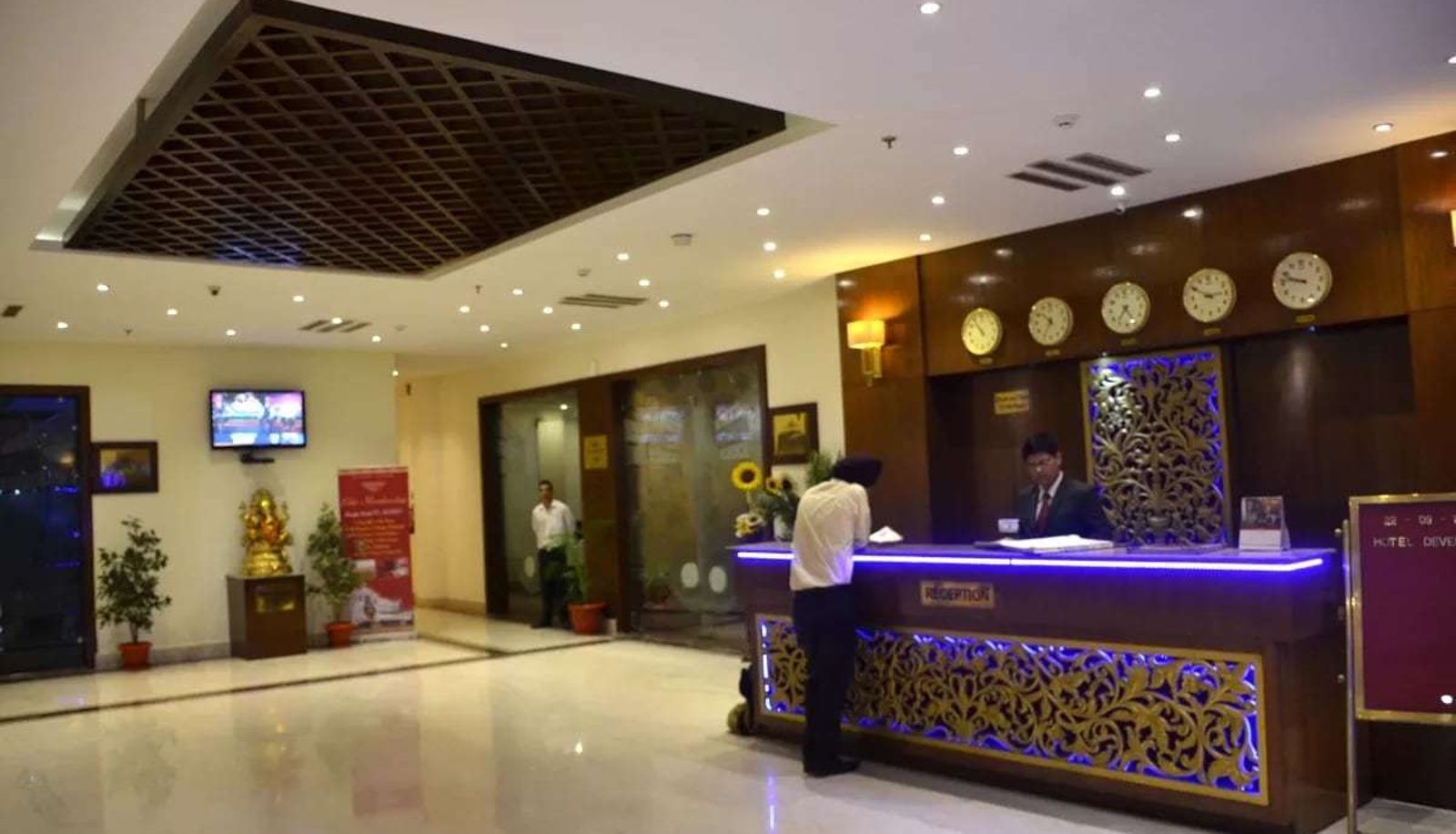Hal - DEVENTURE HOTEL