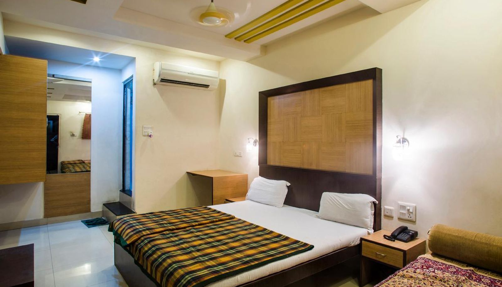 Info - Hotel Meera Inn