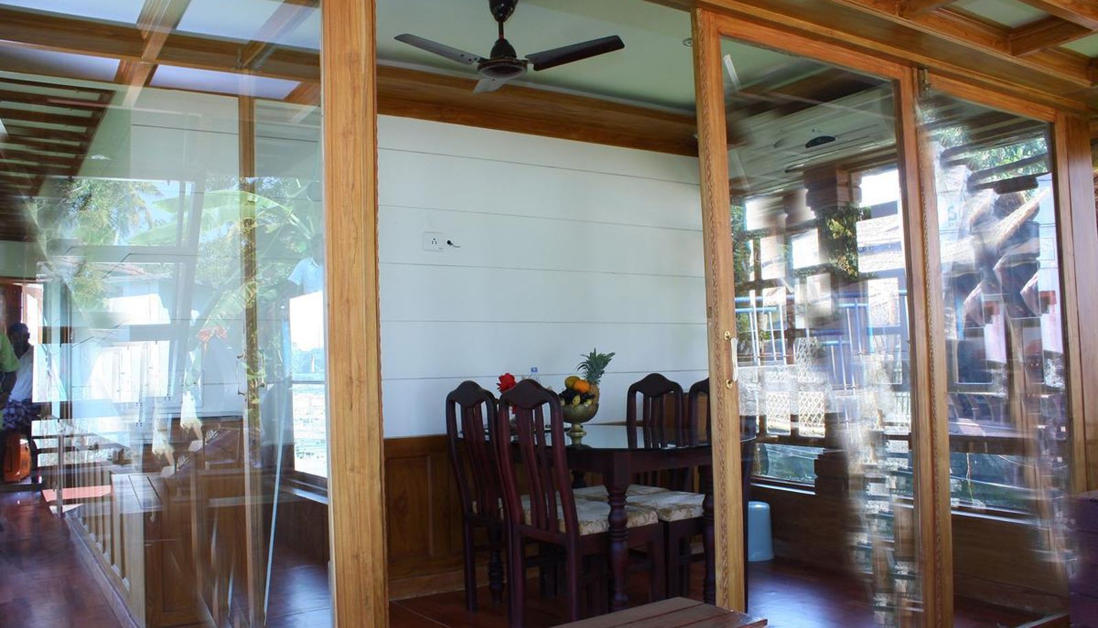 Información - Indraprastham Houseboat