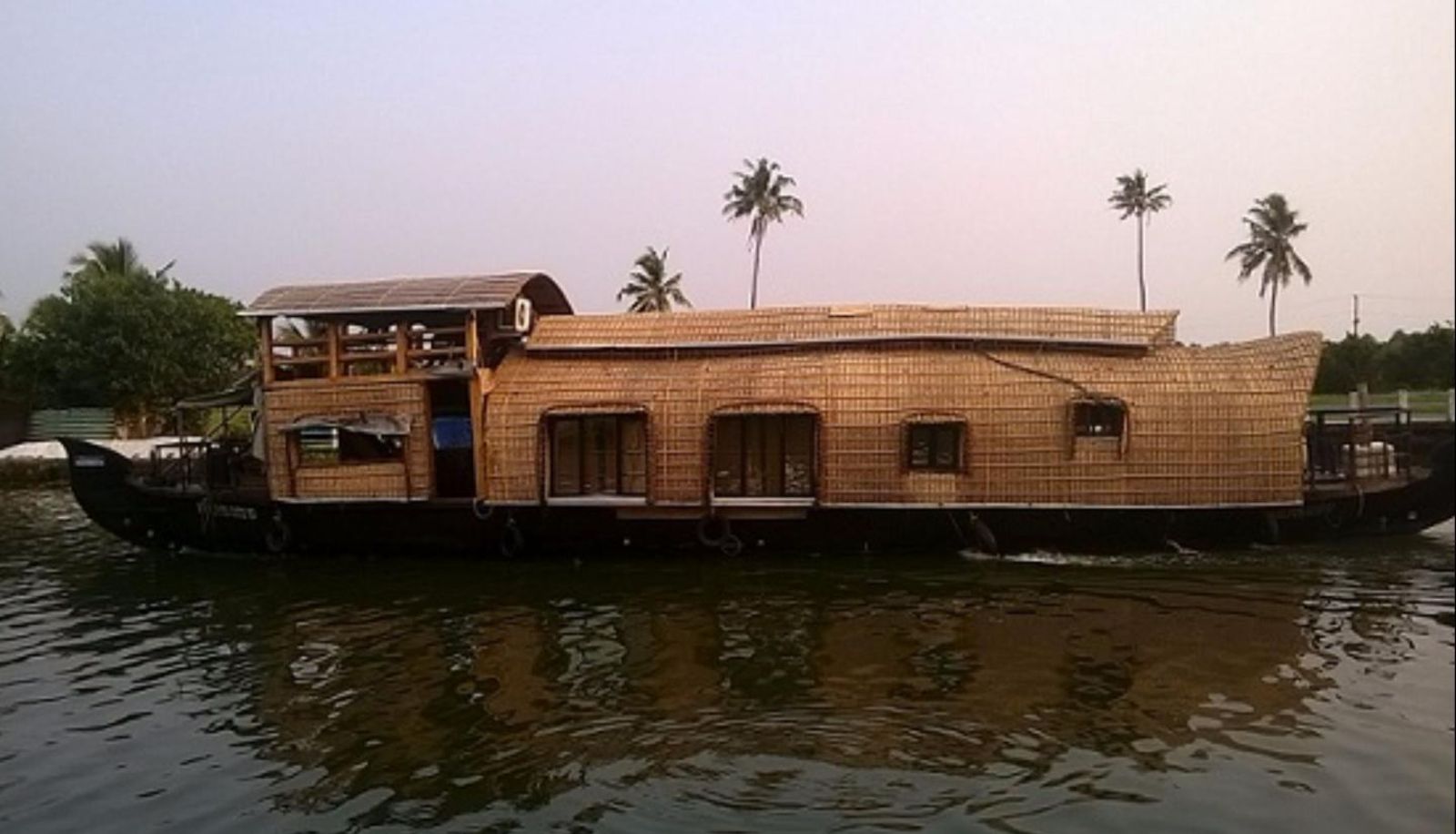 Información - Indraprastham Houseboat