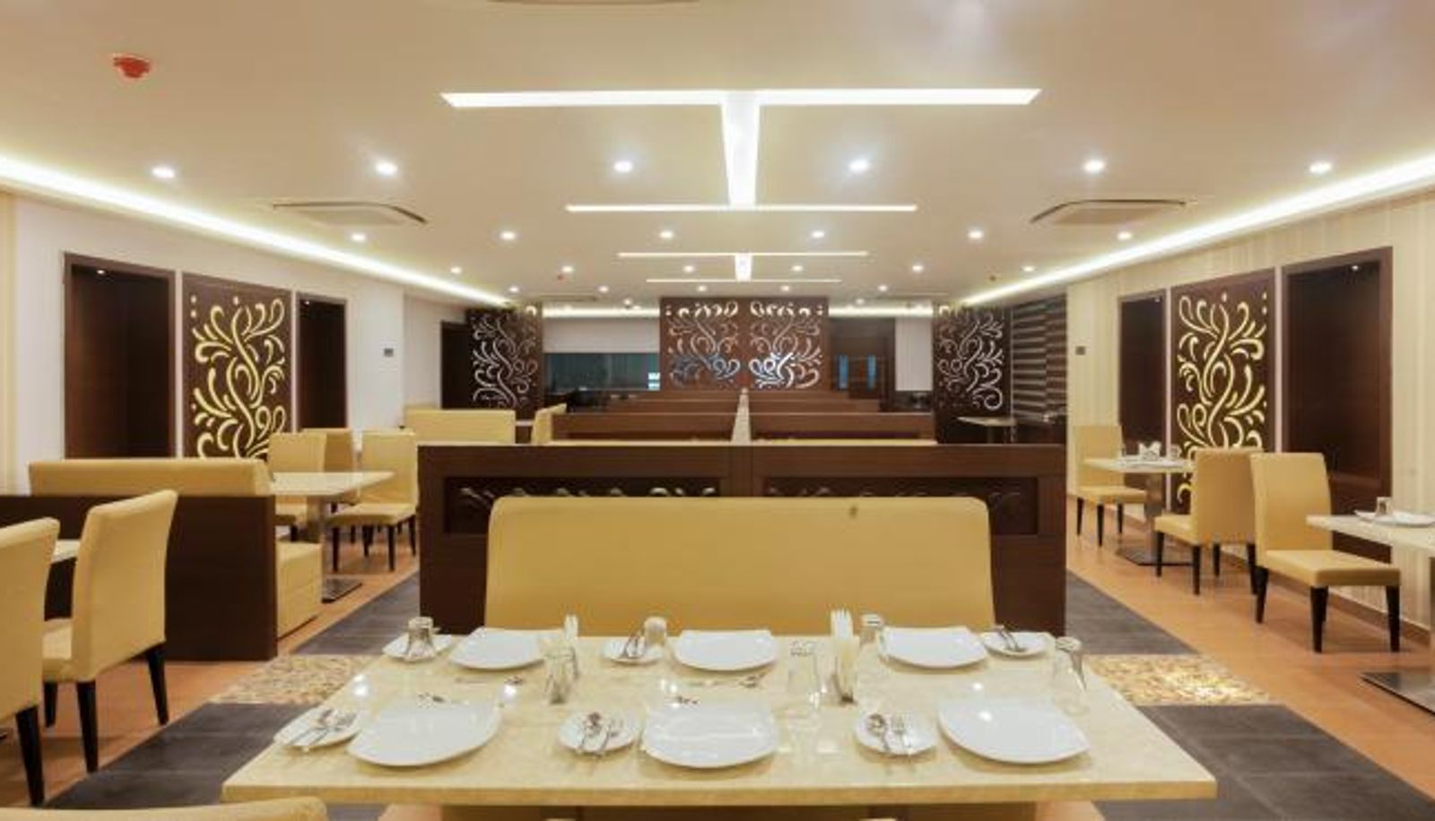 Sala de desayunos dentro del restaurante - Hotel Himalayaa