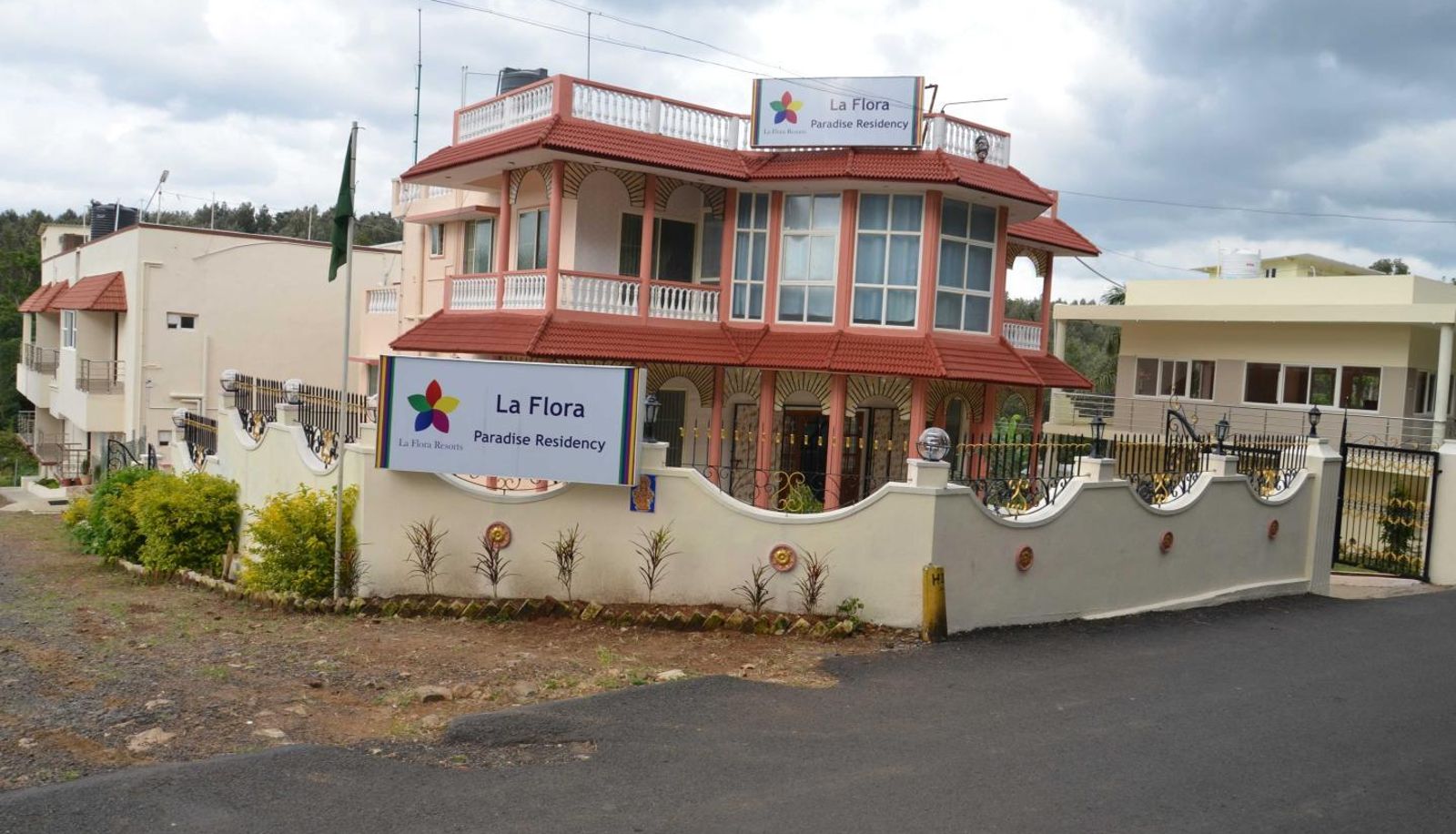 Info - La Flora Paradise Residency